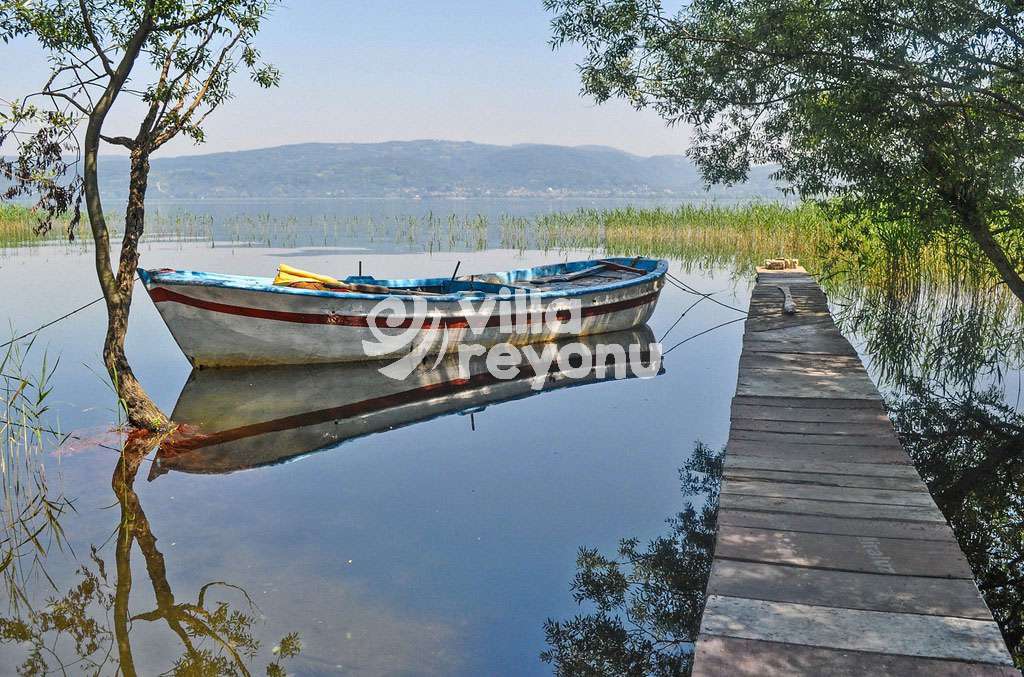 sapanca gölü manzarası