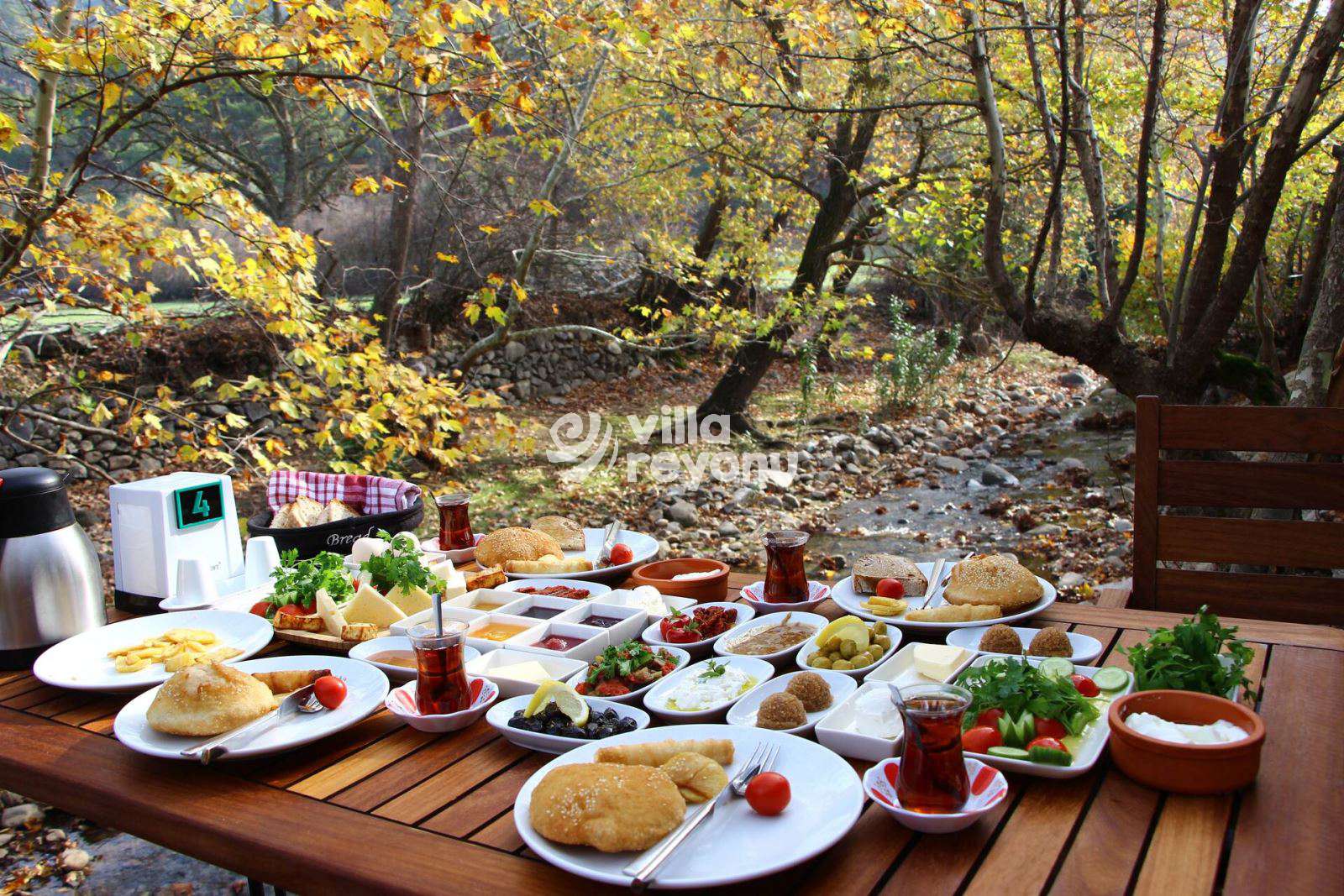 doğa içerisinde muhteşem bir kahvaltı