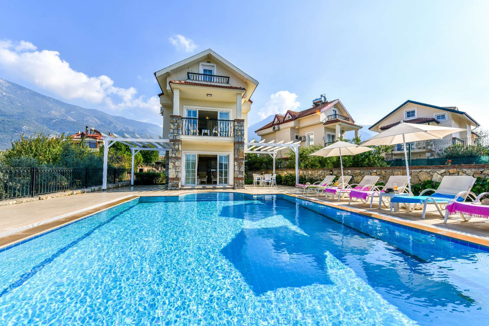 Villa İstanbul, Fethiye Hisarönü Bölgesinde 6 Kişilik Kiralık Villa